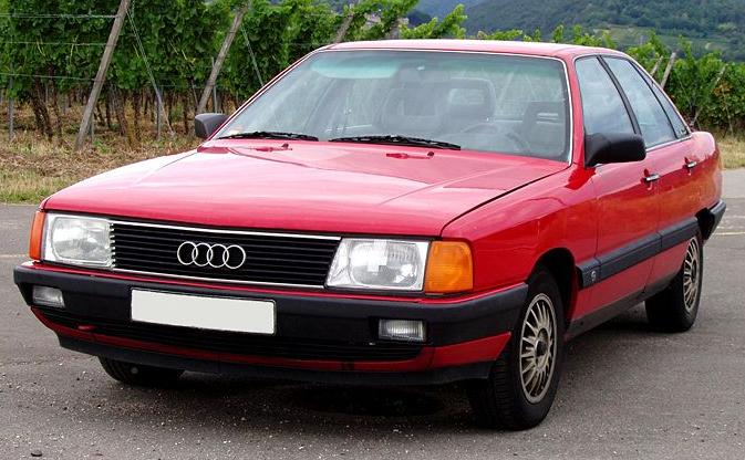 Senas Audi 100 automobilis